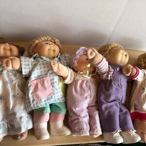 VINTAGE LOT of 5 1985 & 1986 Cabbage Patch & Preemie Dolls w Clothes #F75